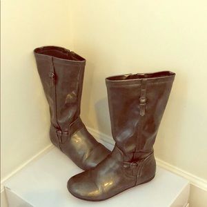 Girls pewter boots.